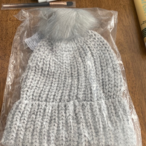 Jules Kae beanie - Picture 1 of 2